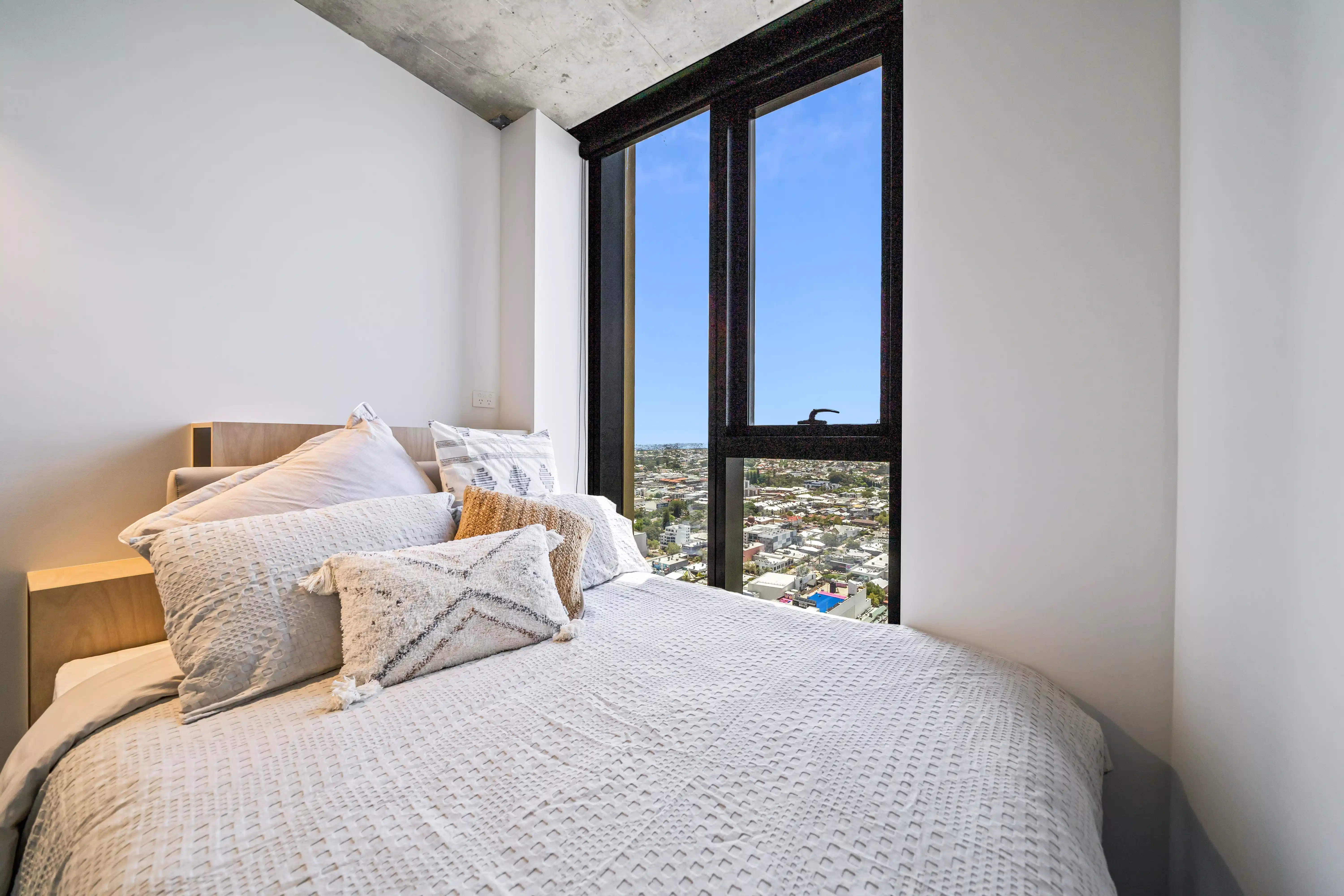 4 Bed Ensuite - 555 Wellington St, Perth-12
