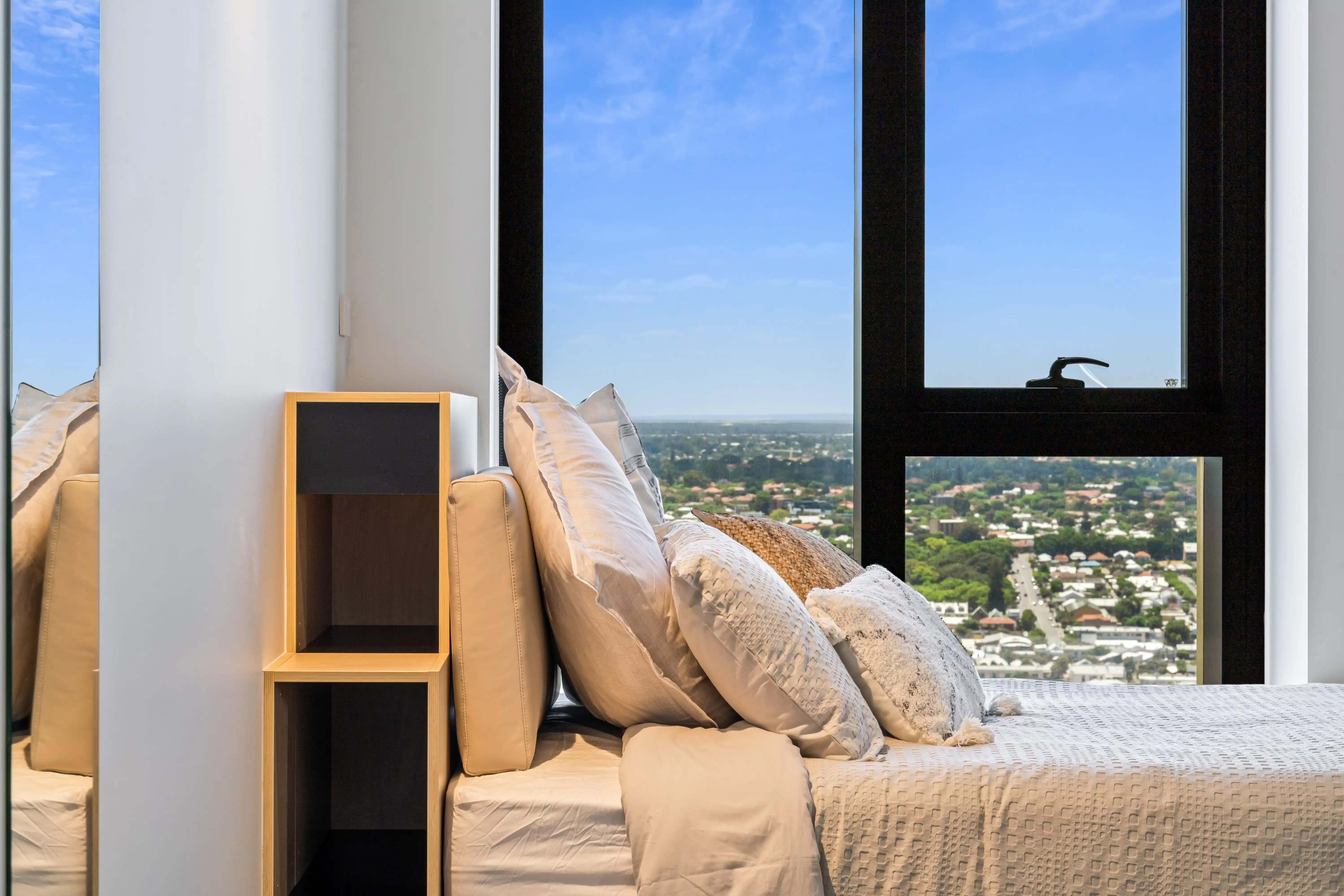 4 Bed Ensuite - 555 Wellington St, Perth-13