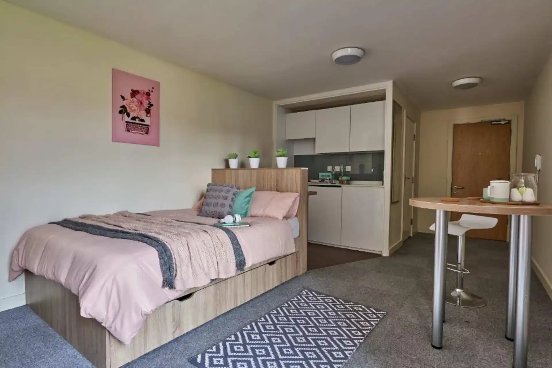 Deluxe Studio - Bedroom