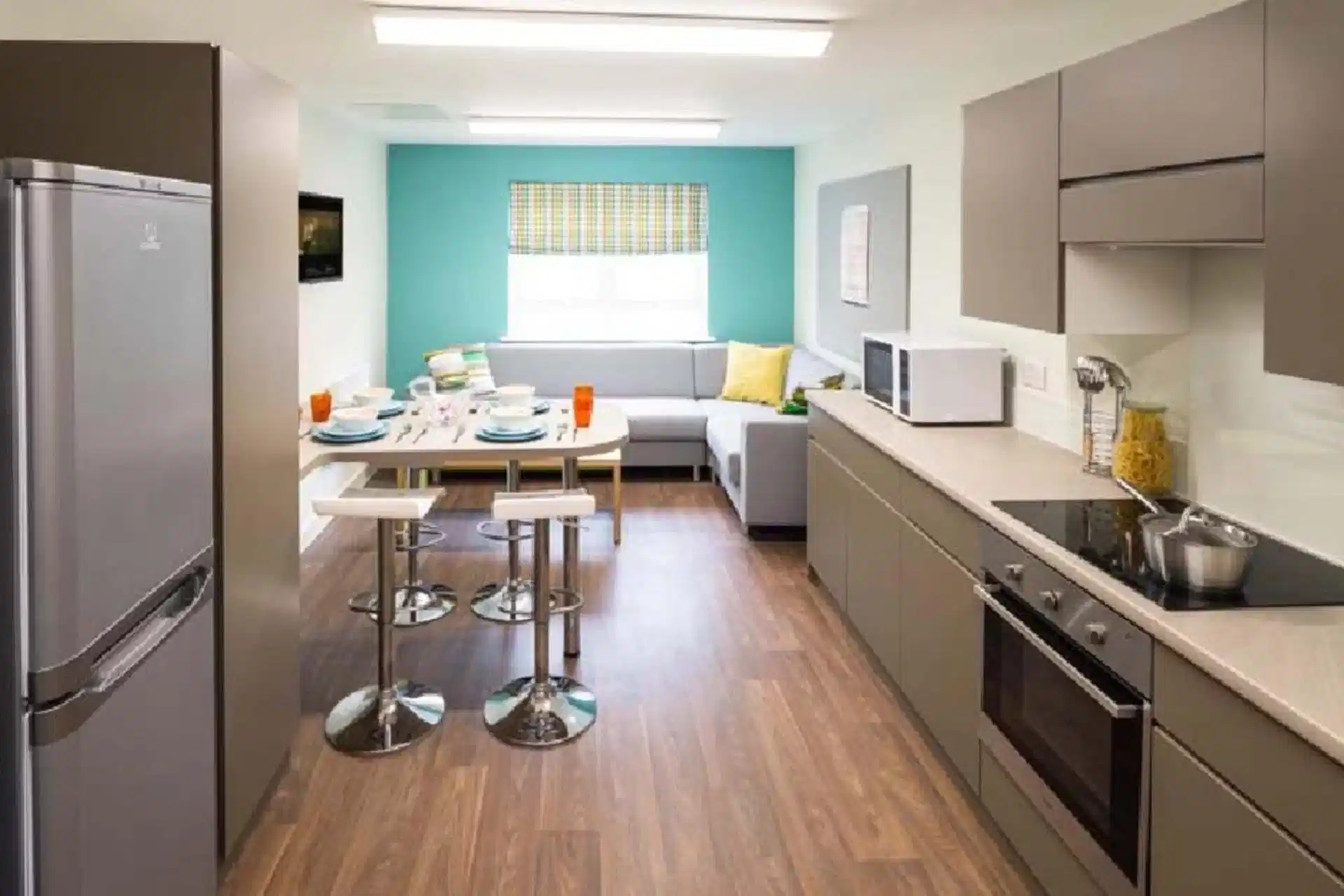 Premium Ensuite 4 Bed - Kitchen