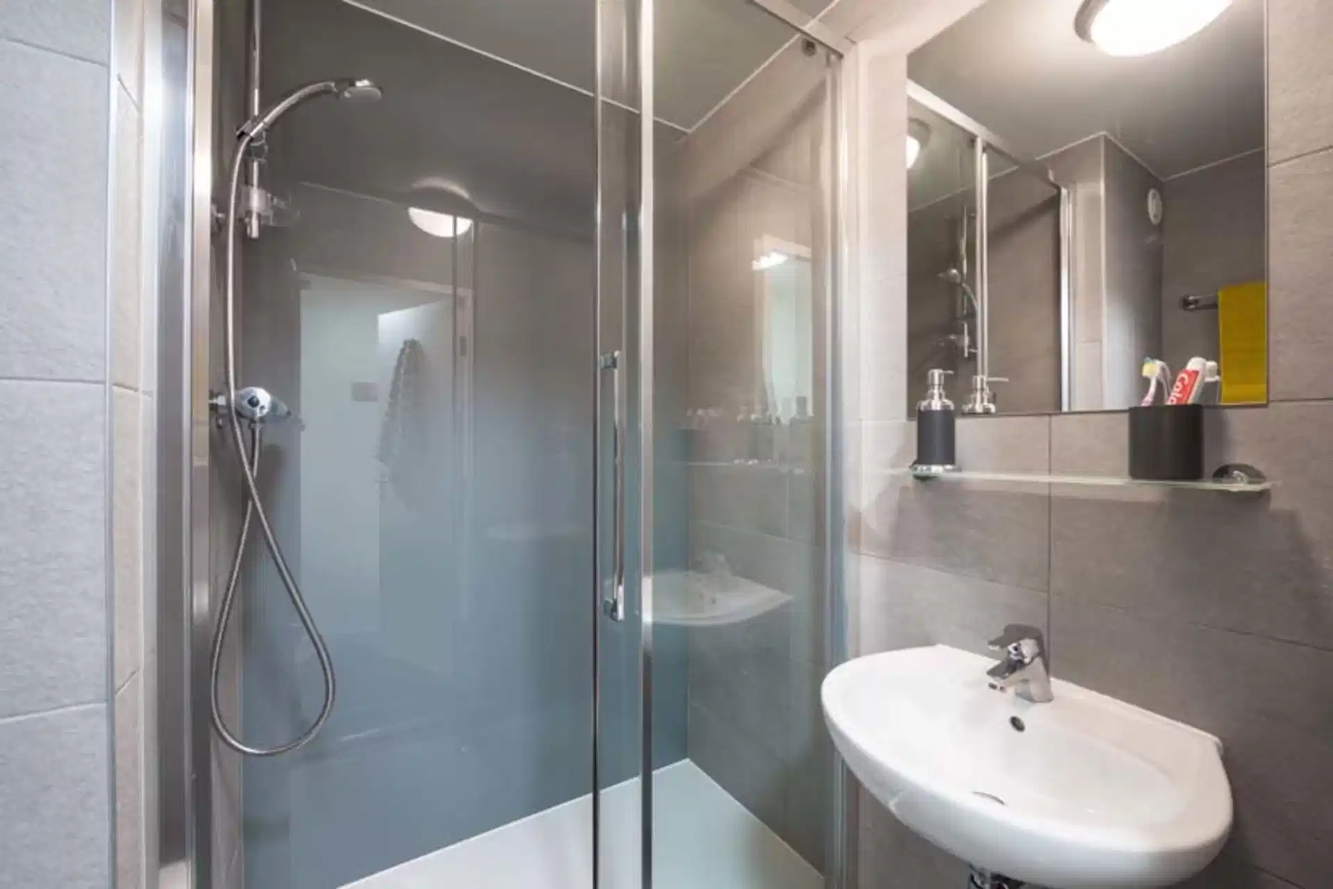 Superior Ensuite 2 Bed - Bathroom