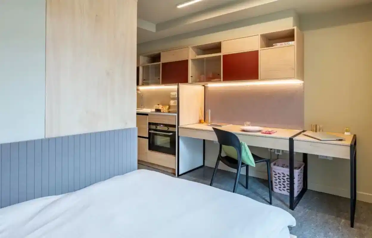 Platinum Studio - Bedroom