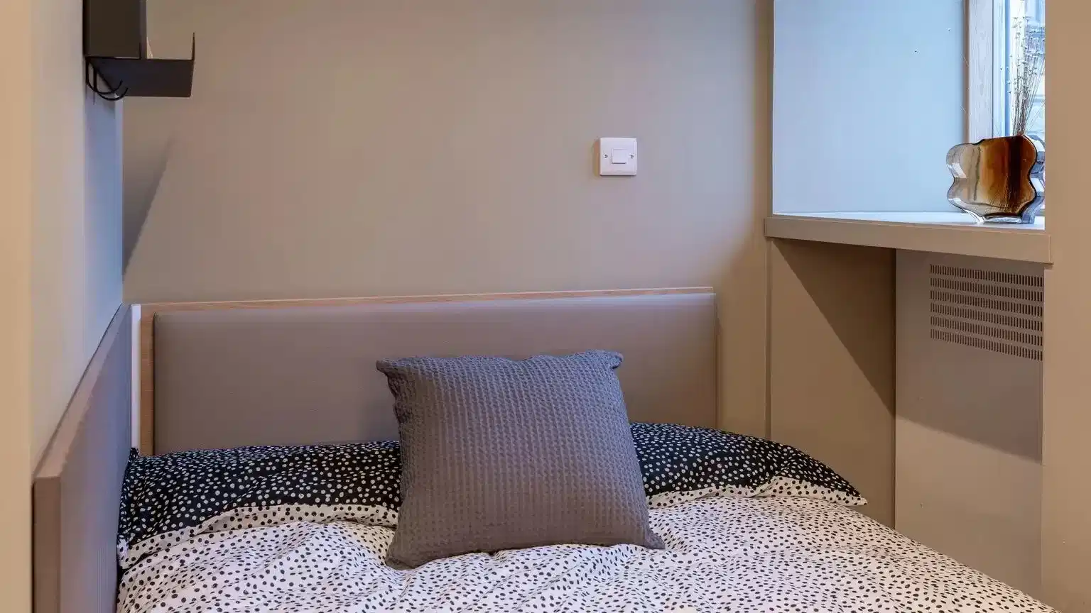 Deluxe Studio - Bedroom