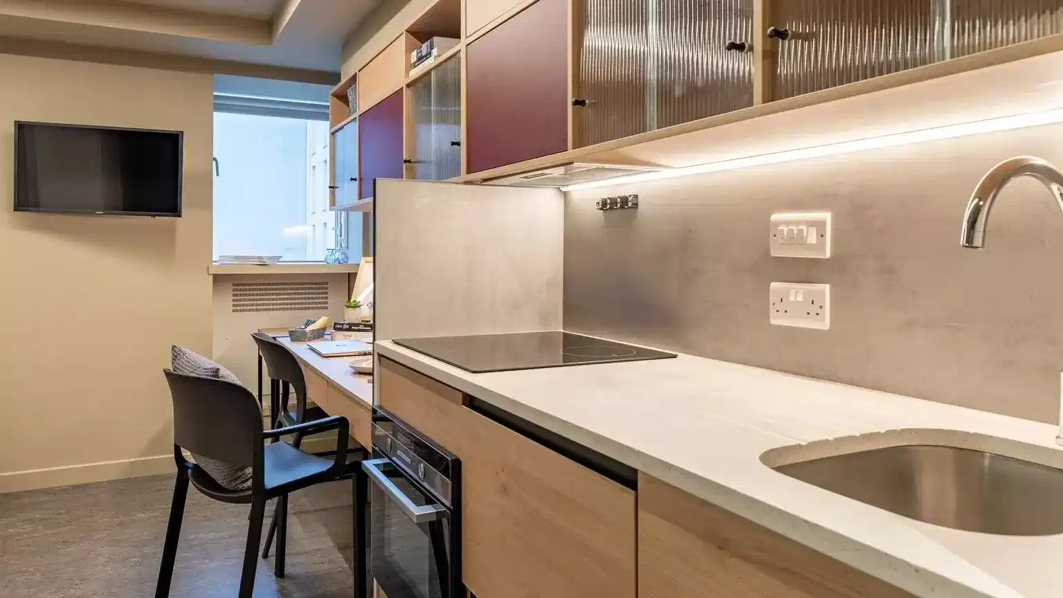 Deluxe Studio - Kitchen