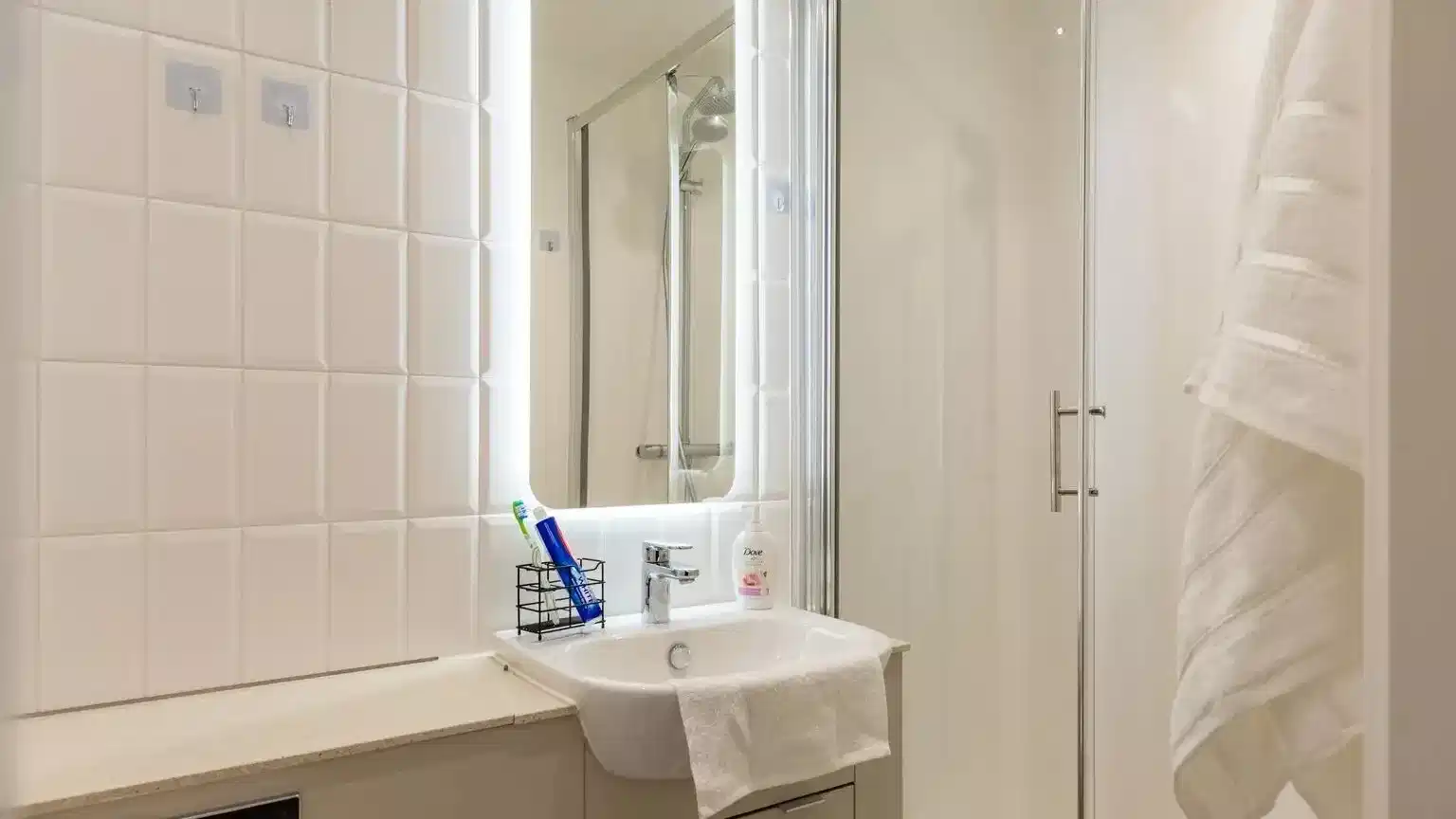 Deluxe Studio - Bathroom