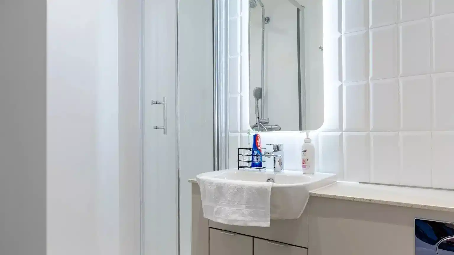 Executive Studio - Bathroom