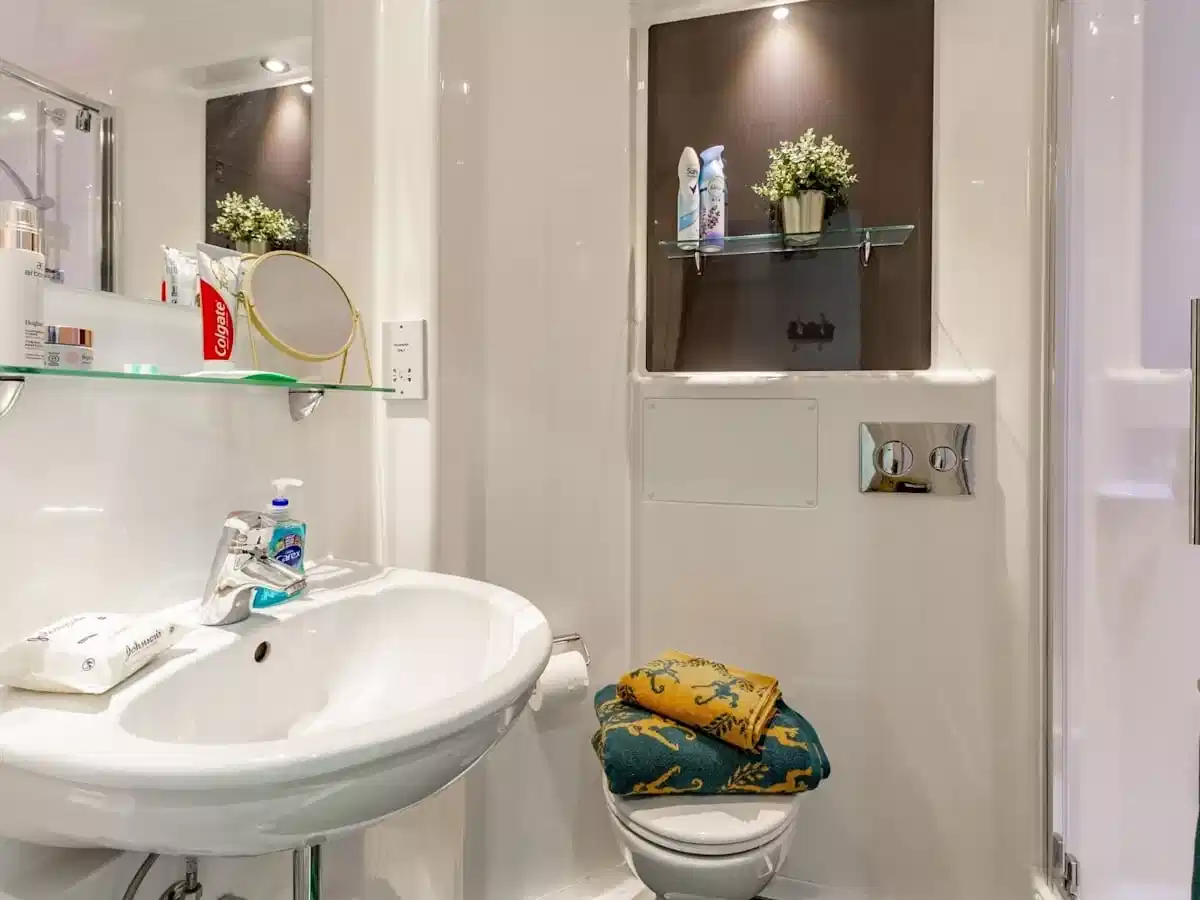 Standard Ensuite - Bathroom