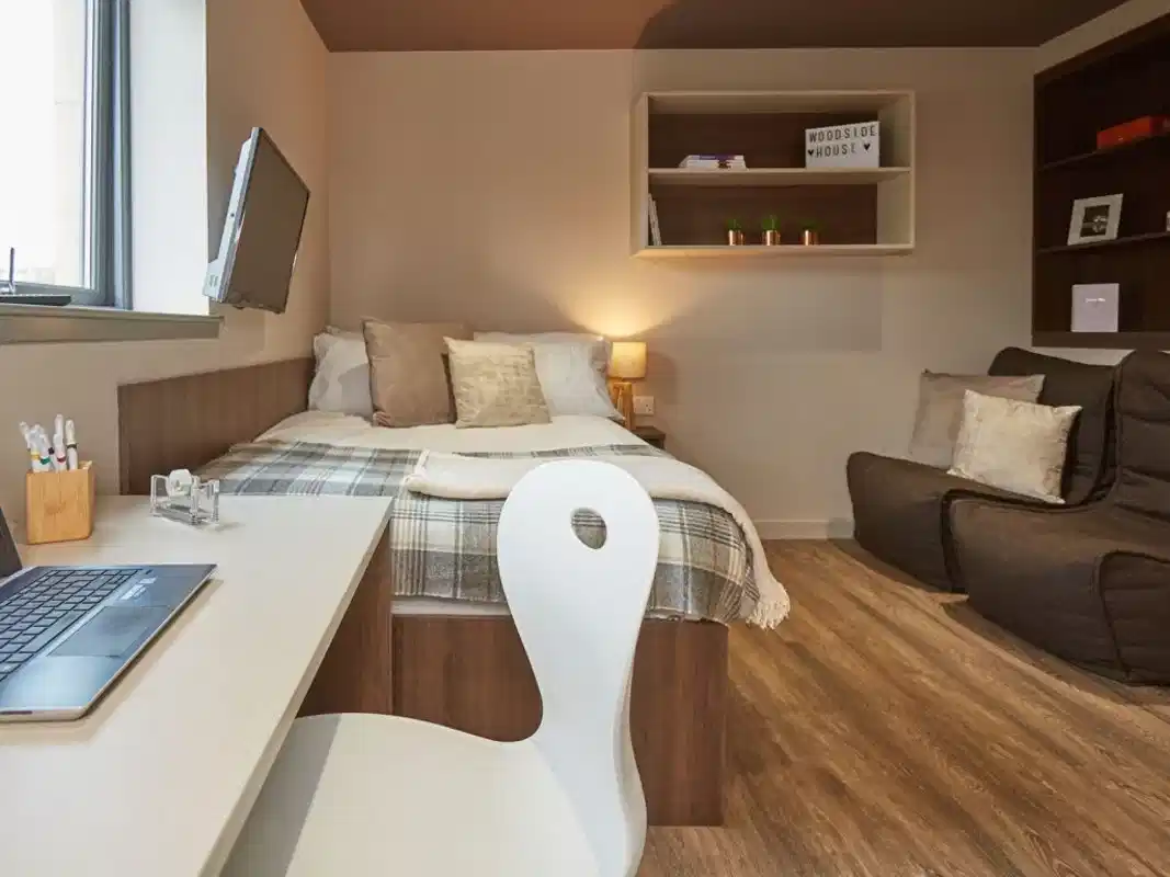Deluxe Studio - Bedroom