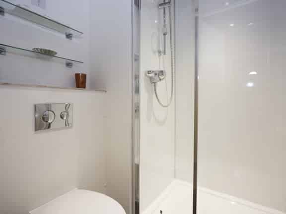 Premier Plus Studio - Bathroom