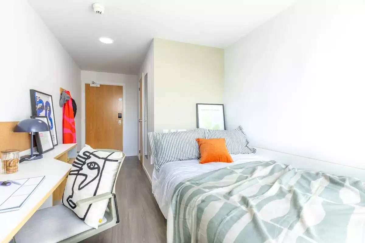 Gold En Suite - Bedroom