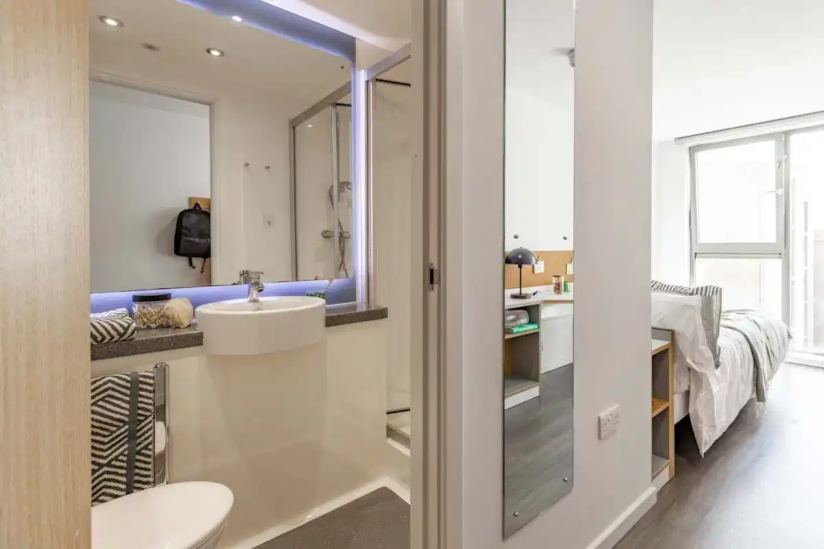 Gold En Suite - Amenities
