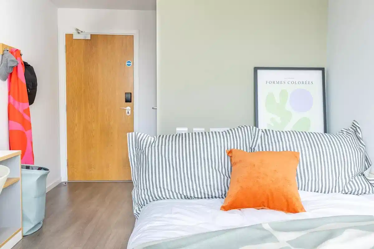 Gold En Suite - Bedroom