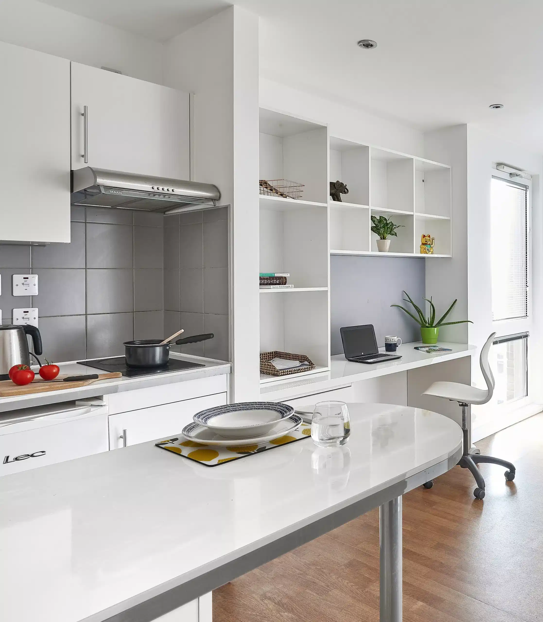 Premier Studio Plus - Kitchen