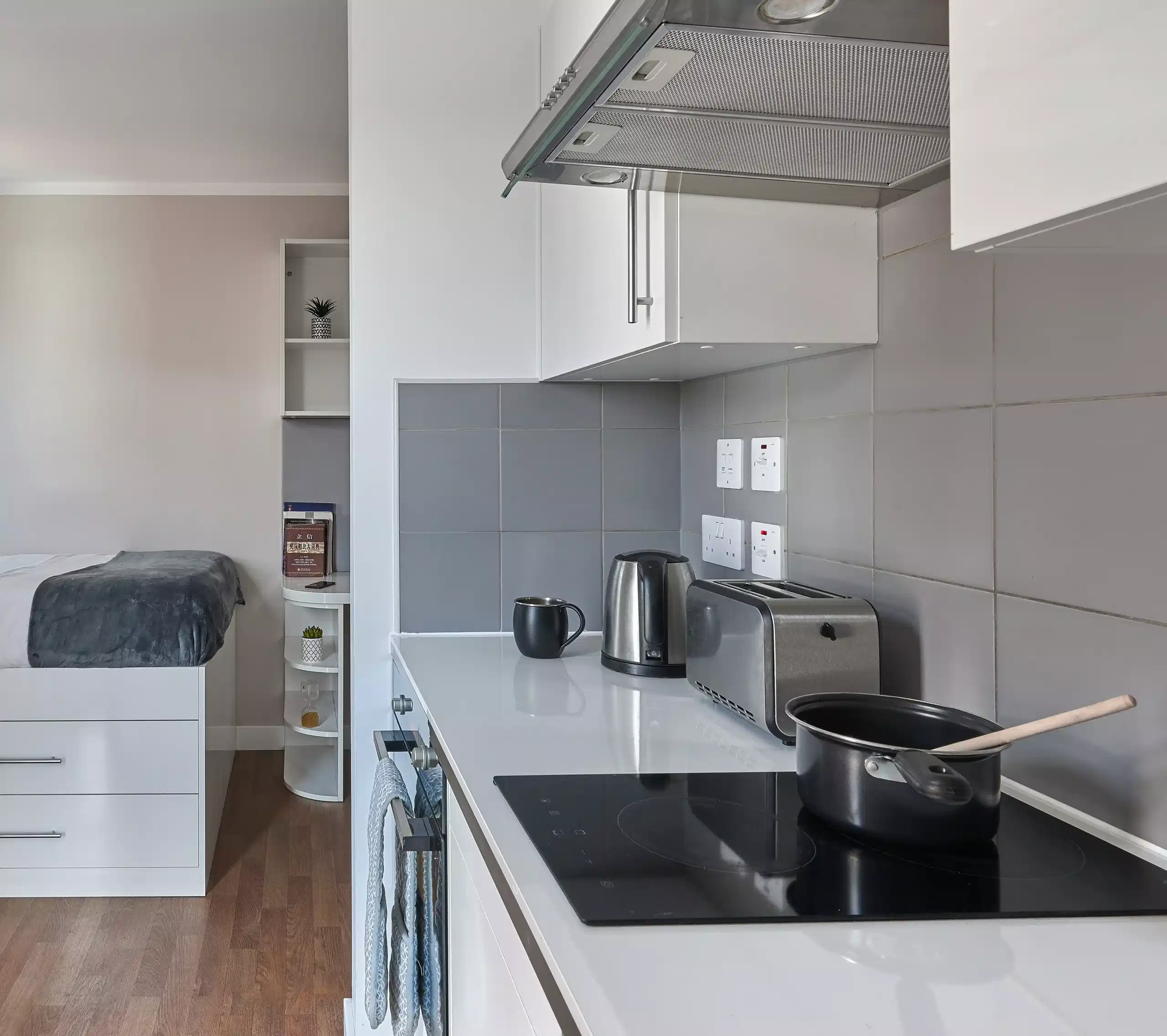 Corner Studio - Kitchen