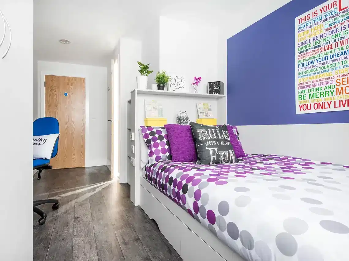 Deluxe Ensuite - Bedroom