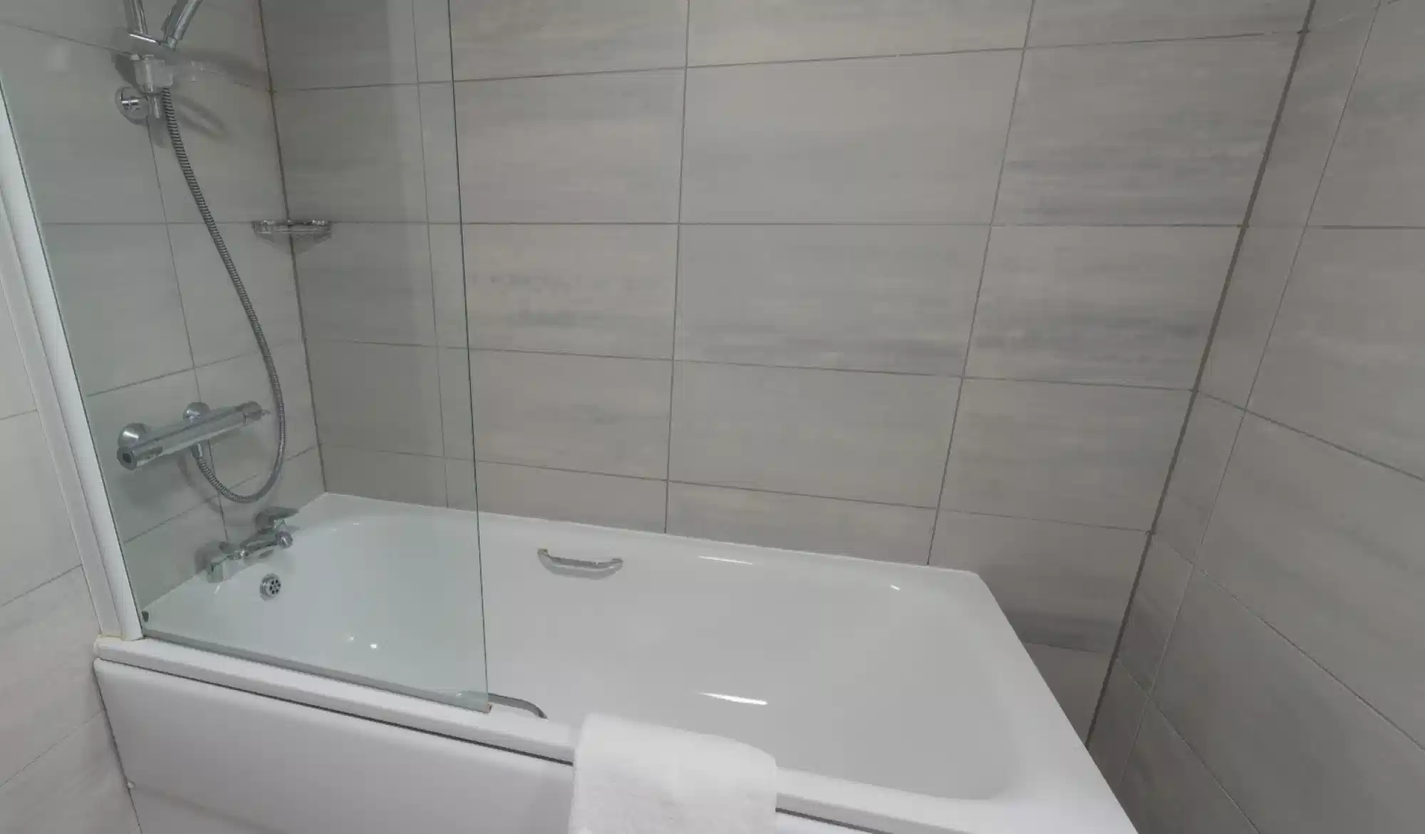 Deluxe Ensuite - Bathroom