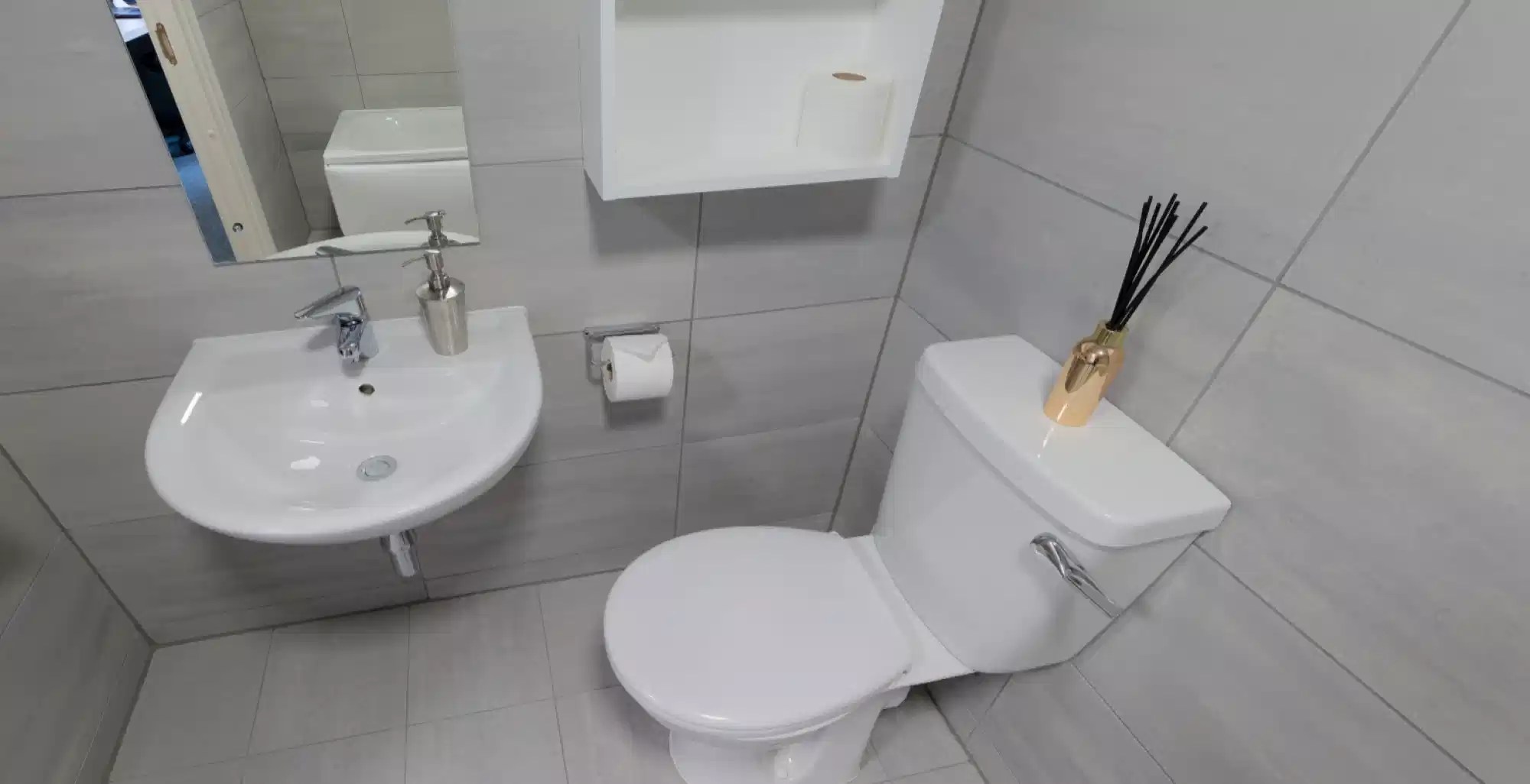 Deluxe Ensuite - Bathroom