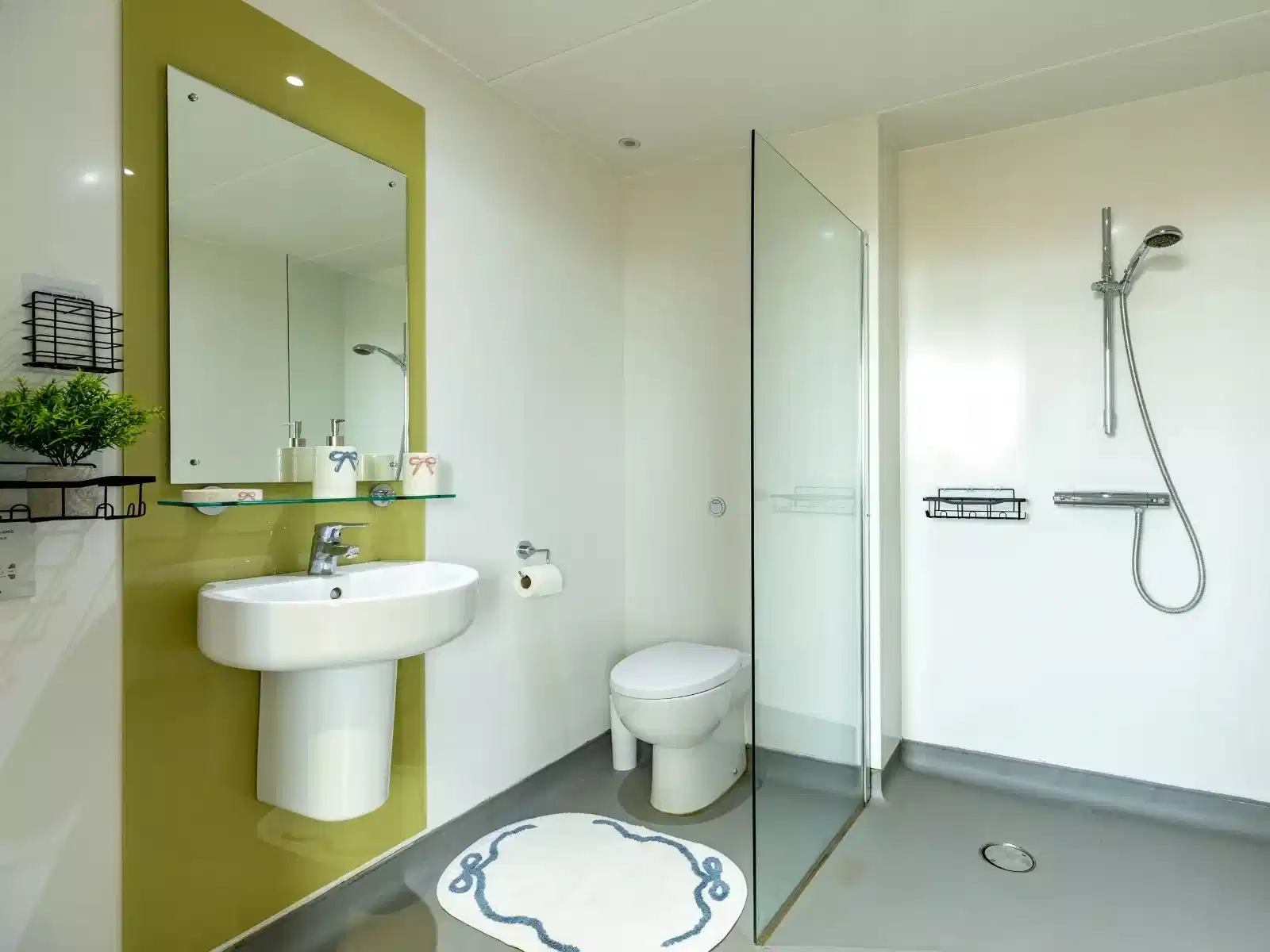 Deluxe Studio - Bathroom