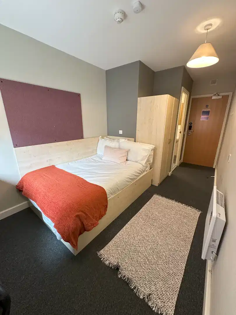 Standard En-suite - Bedroom