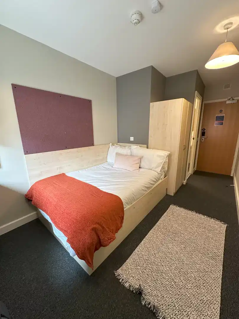 Standard En-suite - Bedroom