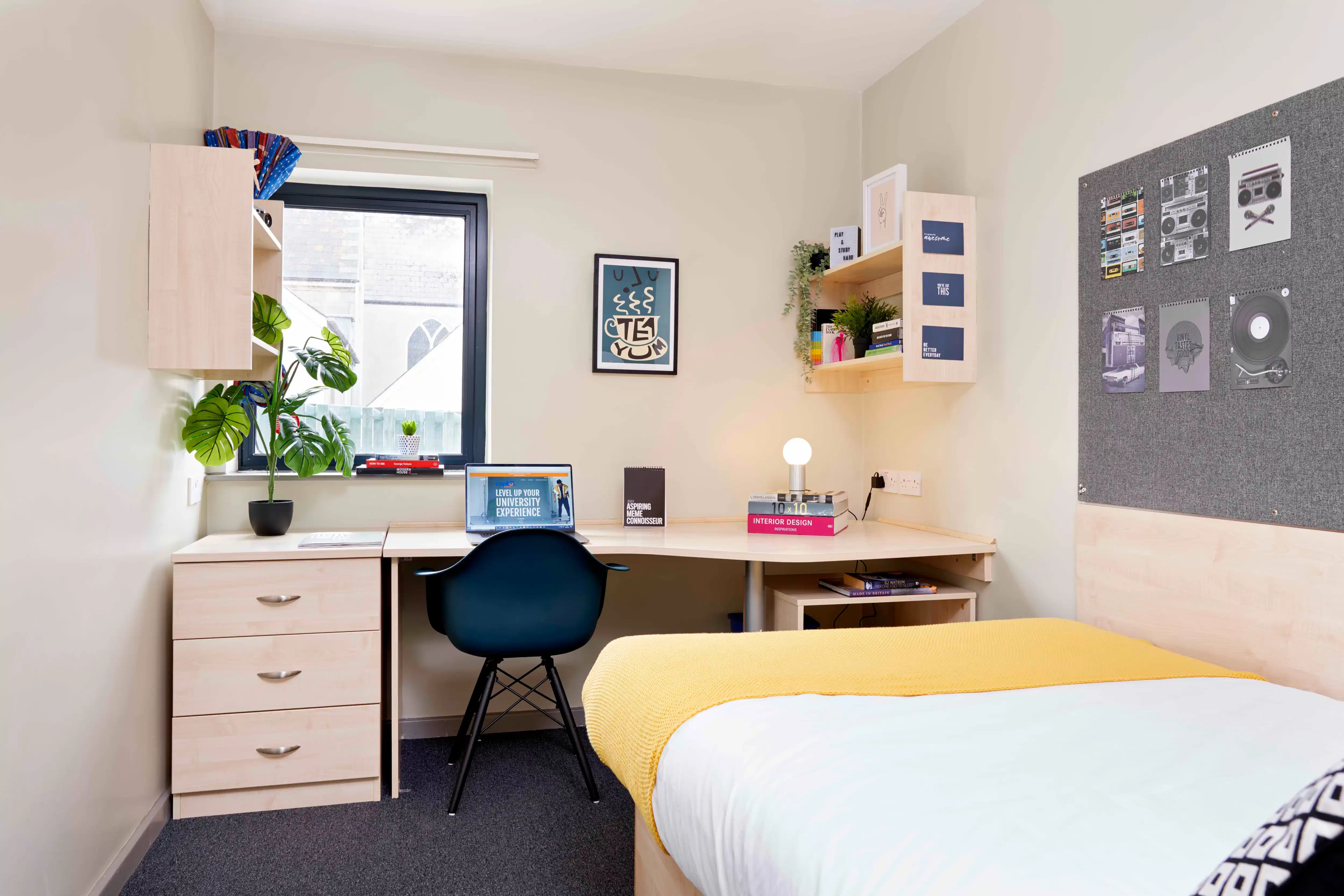 Basic En-suite - Bedroom