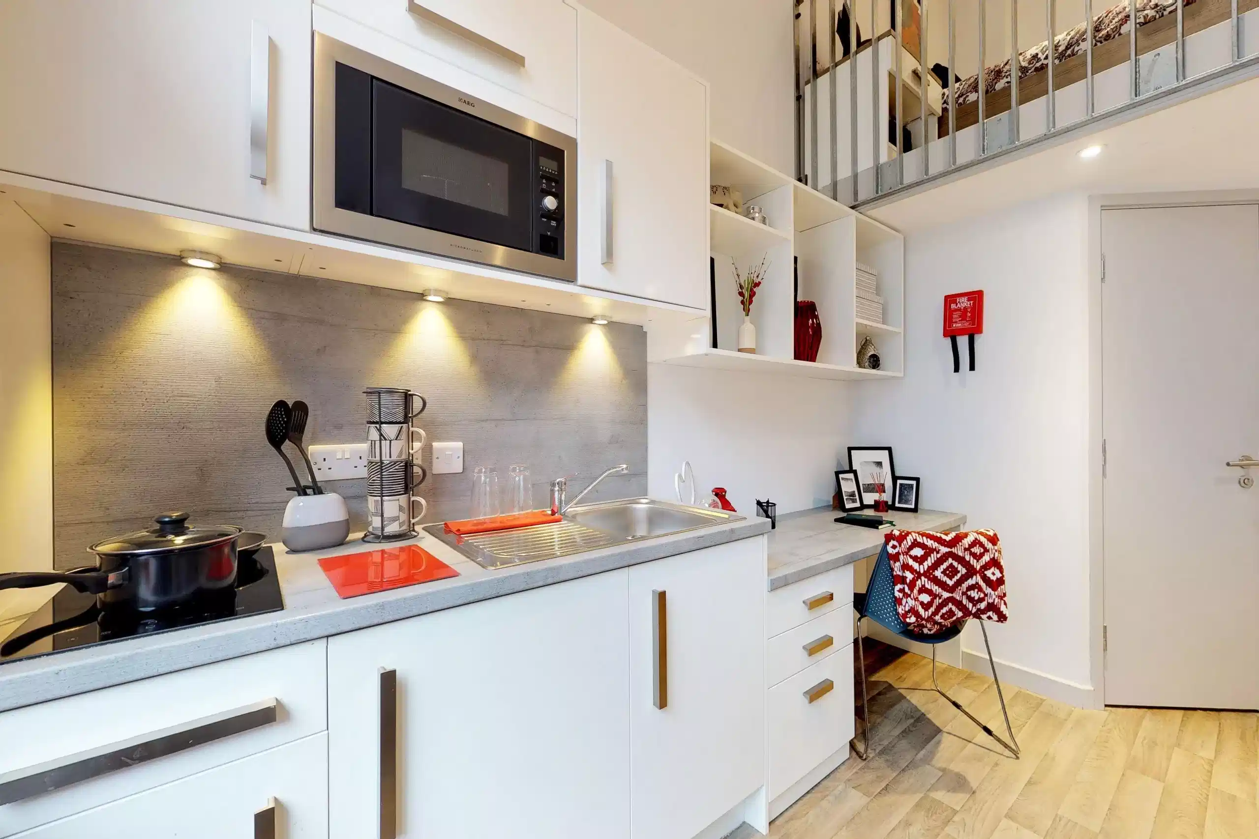 Mezzanine Studio - Kitchen