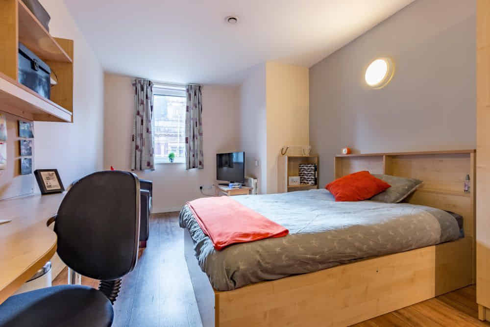 Classic 5 Bed Ensuite Accessible - Bedroom