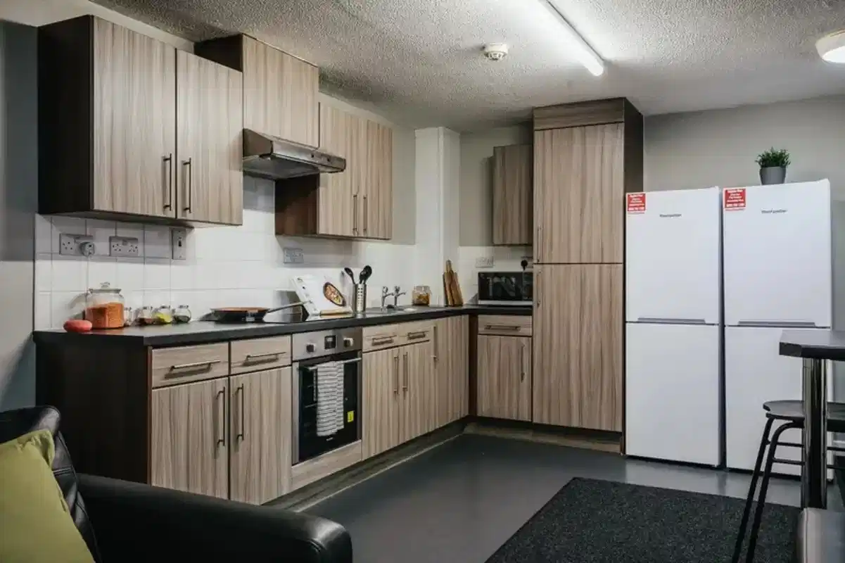 Large Ensuite - Kitchen