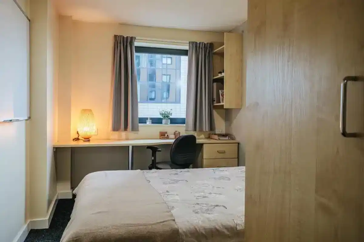 Large Ensuite - Bedroom