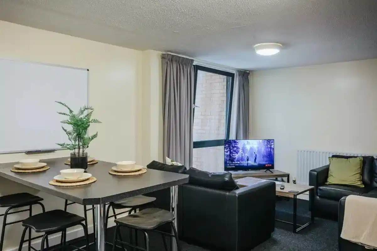 Large Ensuite - Amenities