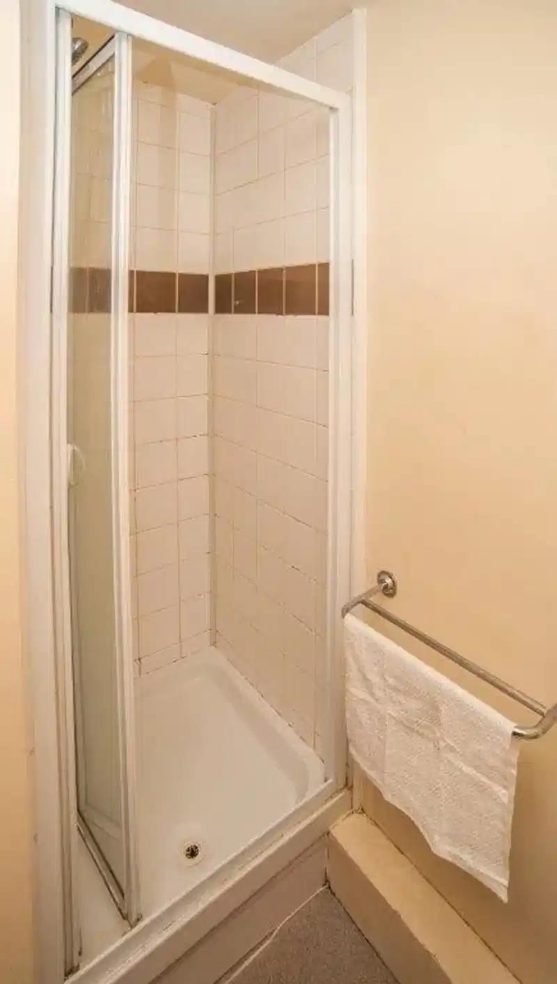 Standard Room - Bathroom
