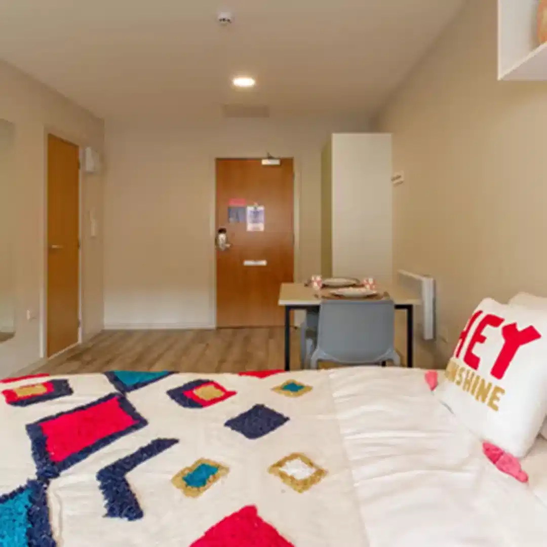 Platinum Studio - Bedroom