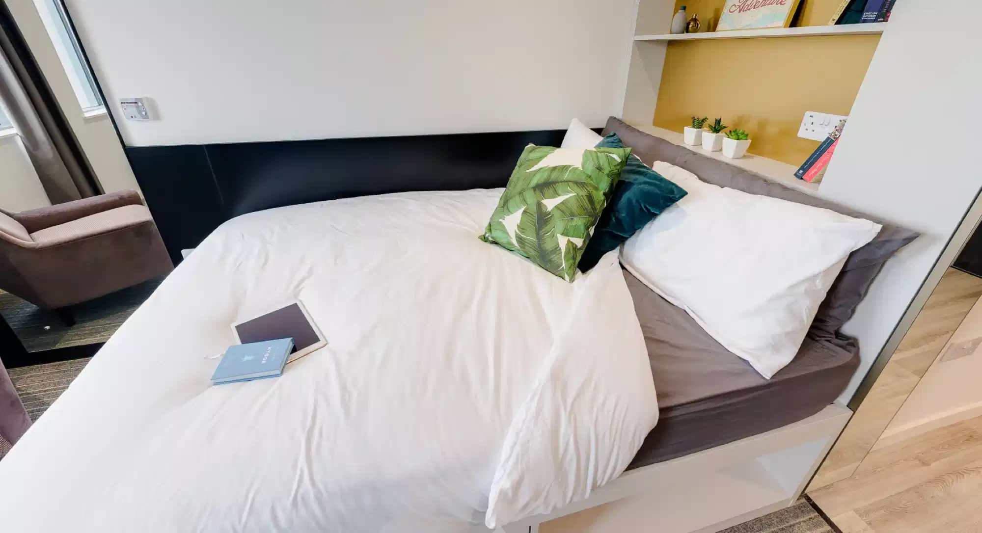 Silver Studio - Bedroom