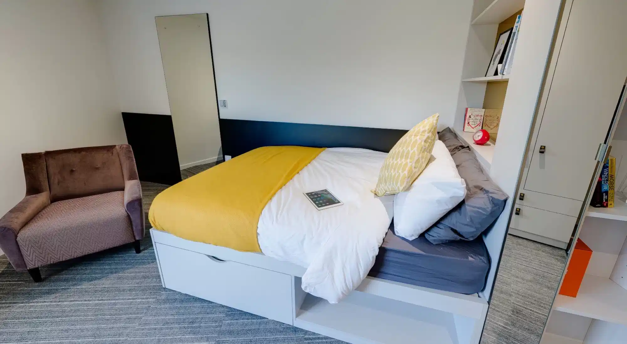 Platinum Studio - Bedroom