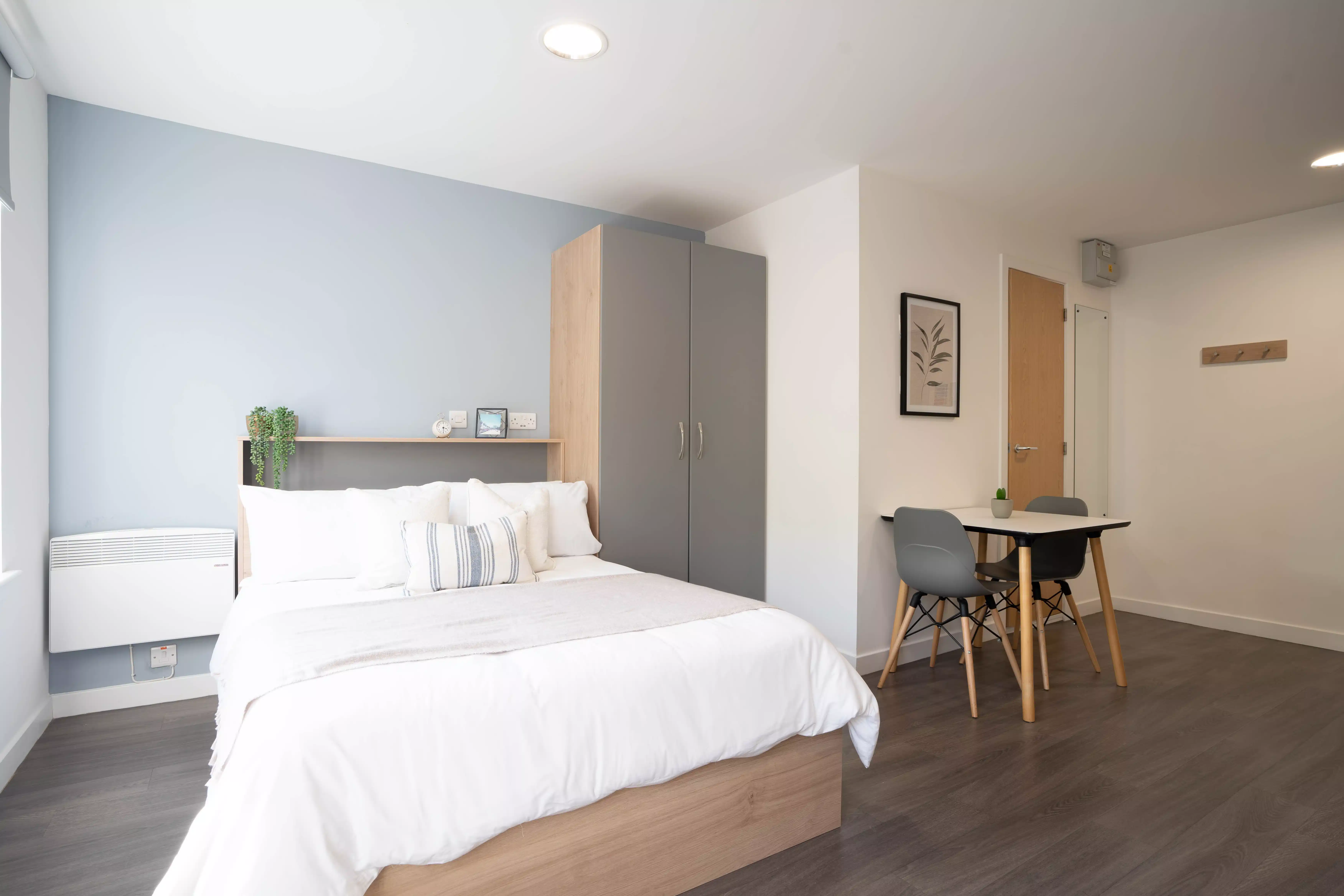 Silver Studio - Bedroom
