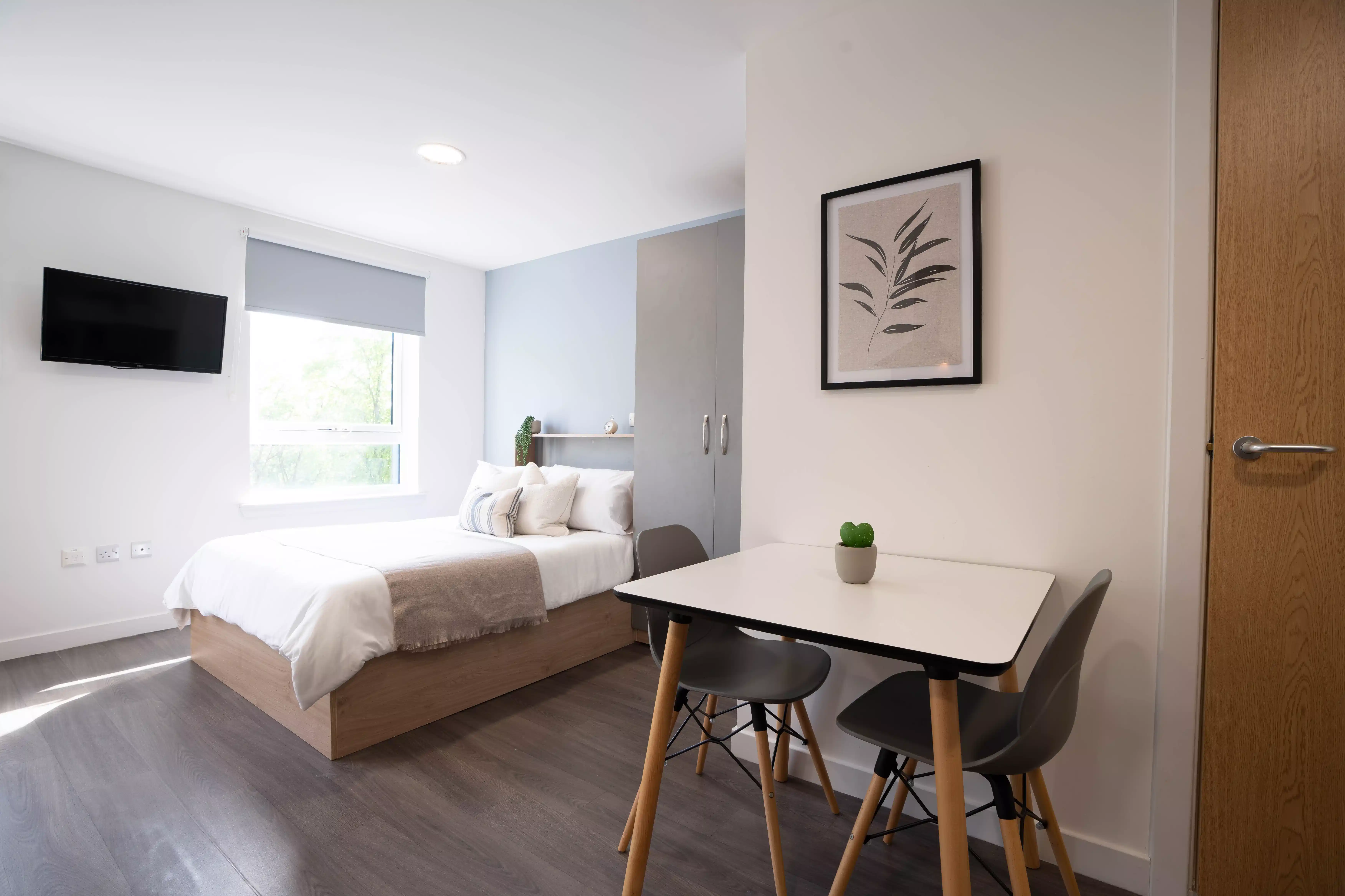 Silver Studio - Bedroom