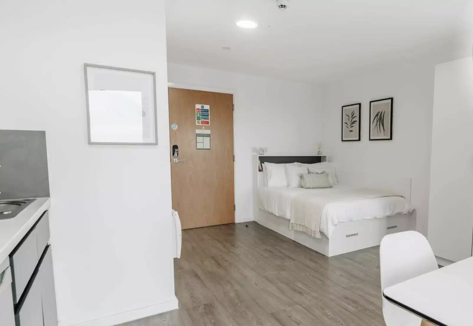 Platinum Studio - Bedroom
