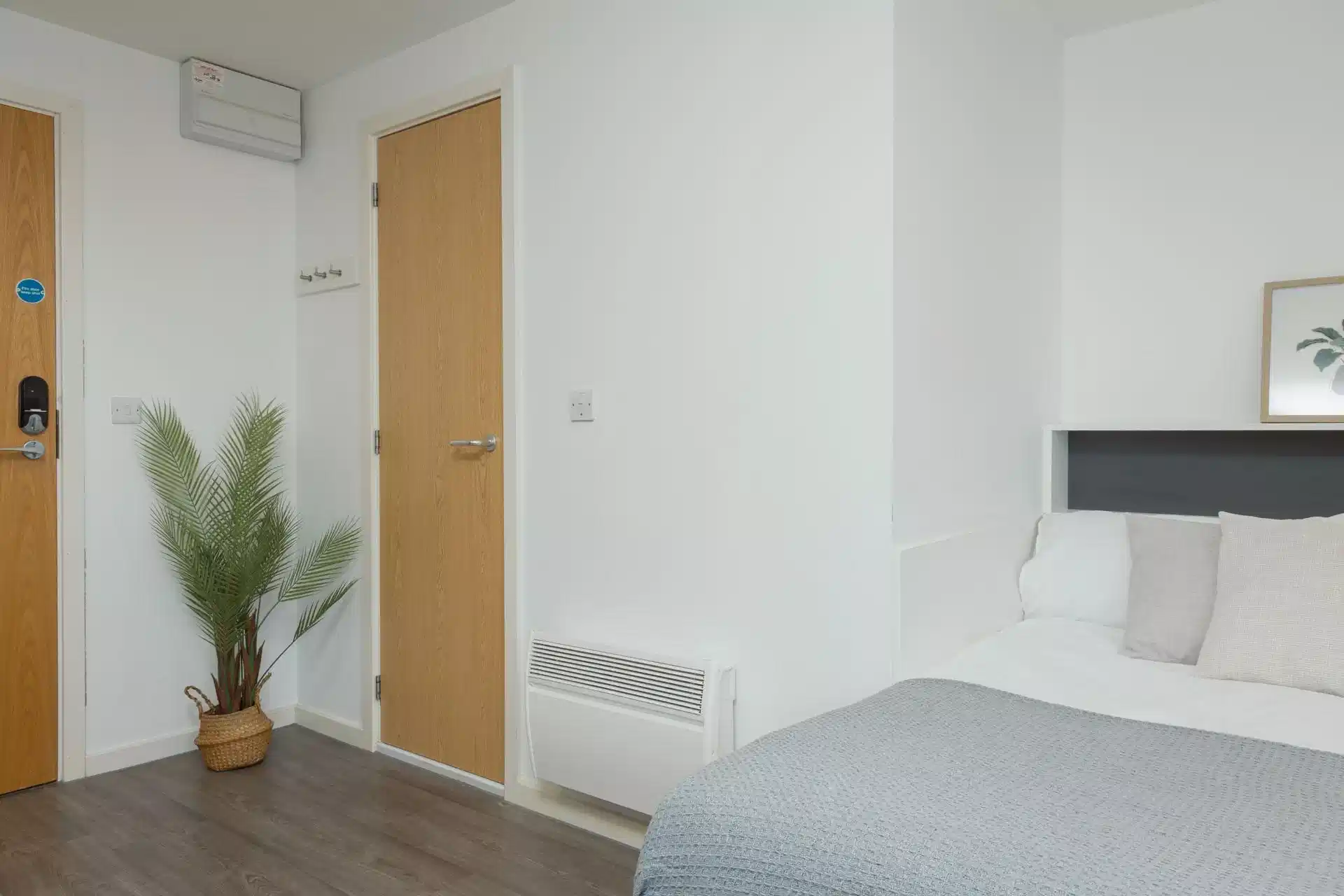 Silver Studio - Bedroom