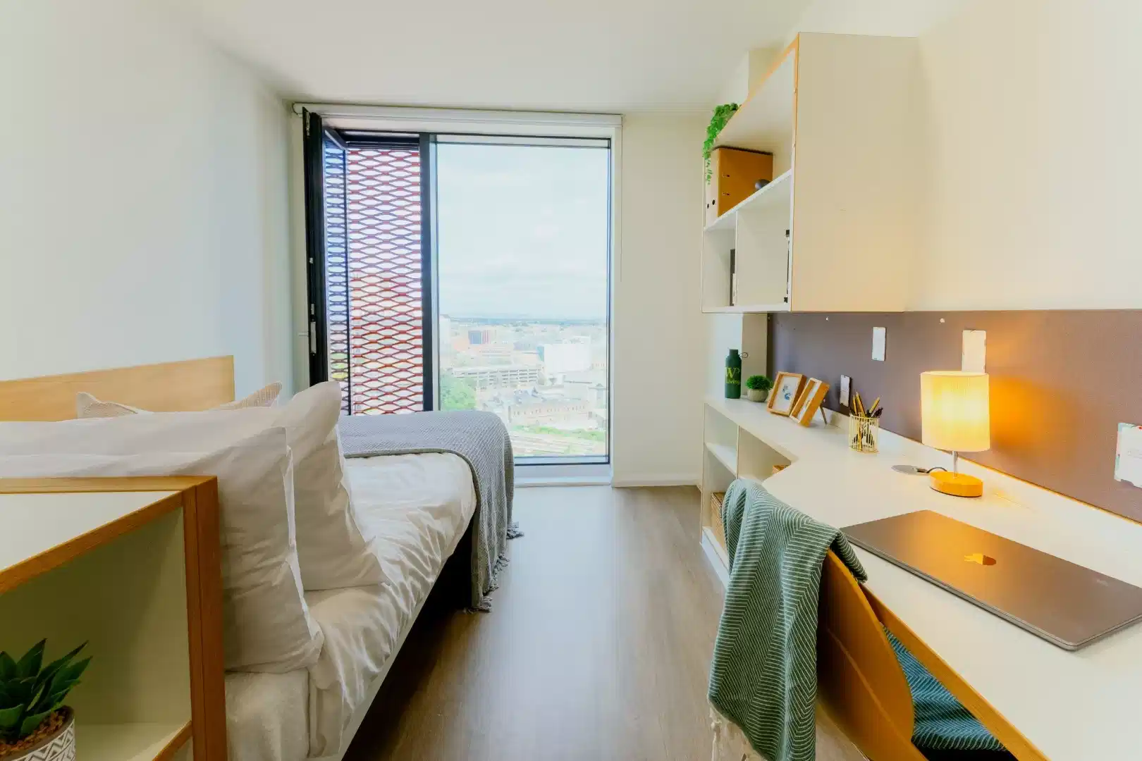 Platinum En Suite (Top Floors, Stadium or Cardiff Castle View) - Bedroom