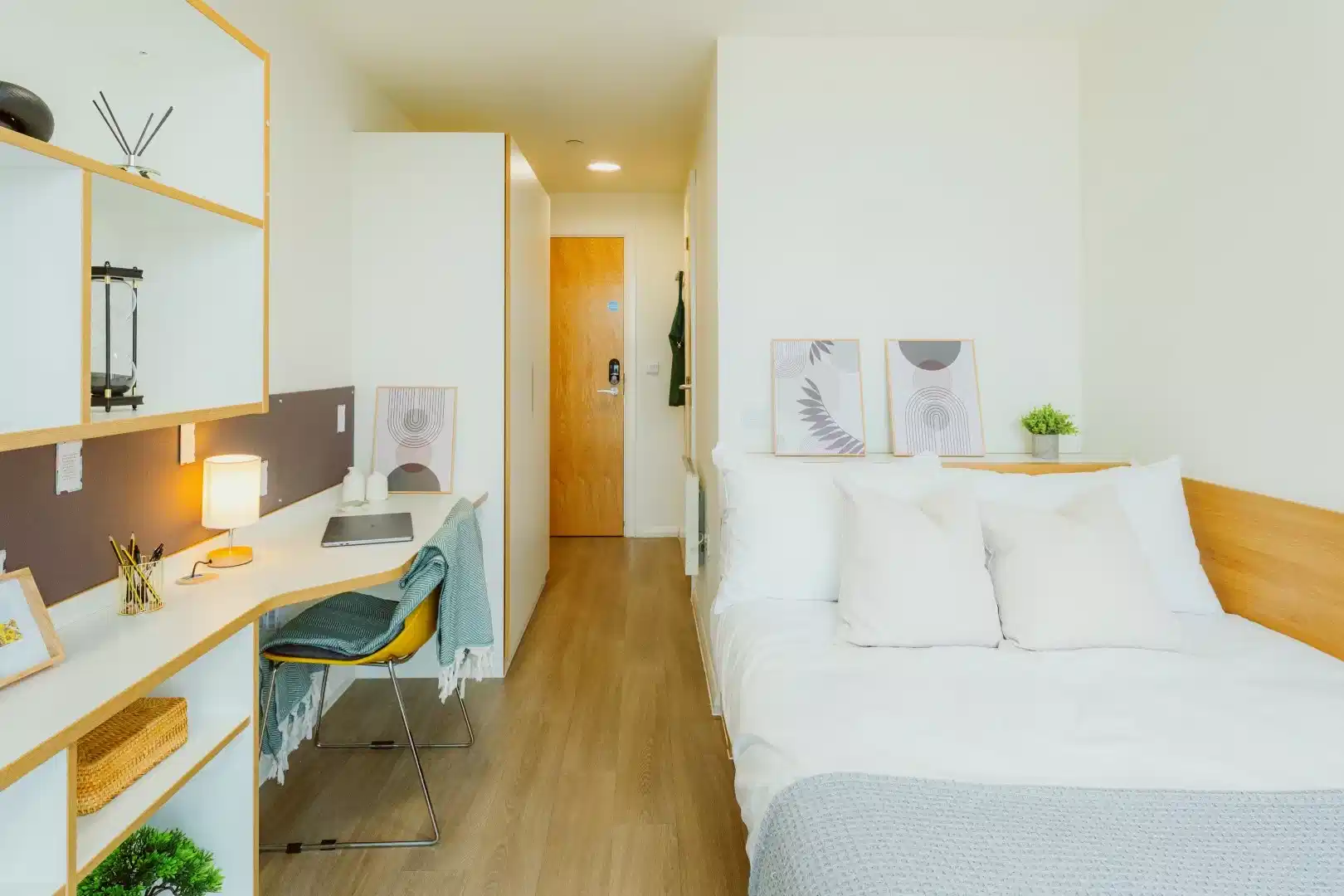 Platinum En Suite (Top Floors, Stadium or Cardiff Castle View) - Bedroom