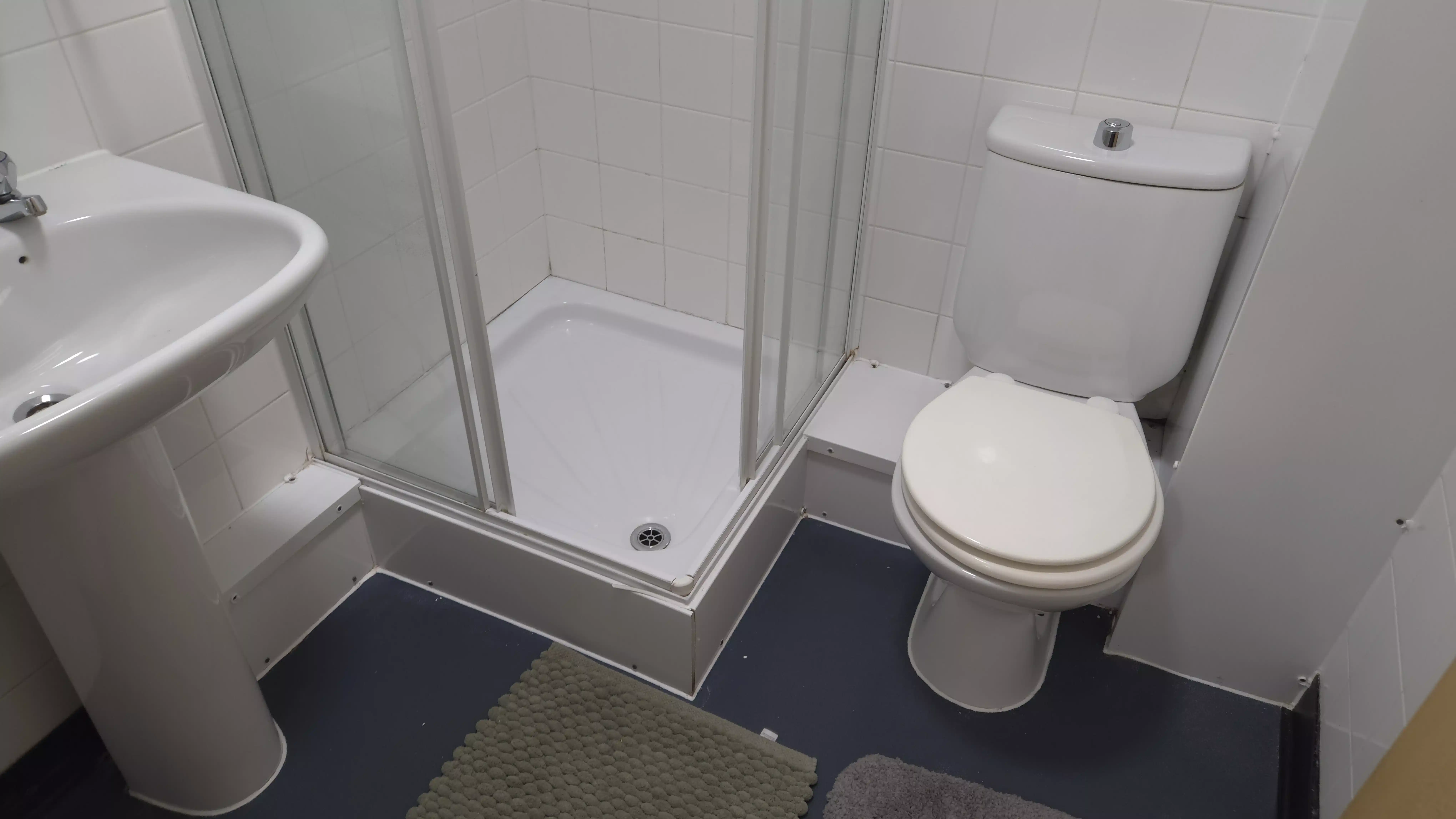 Premium Studio - Bathroom
