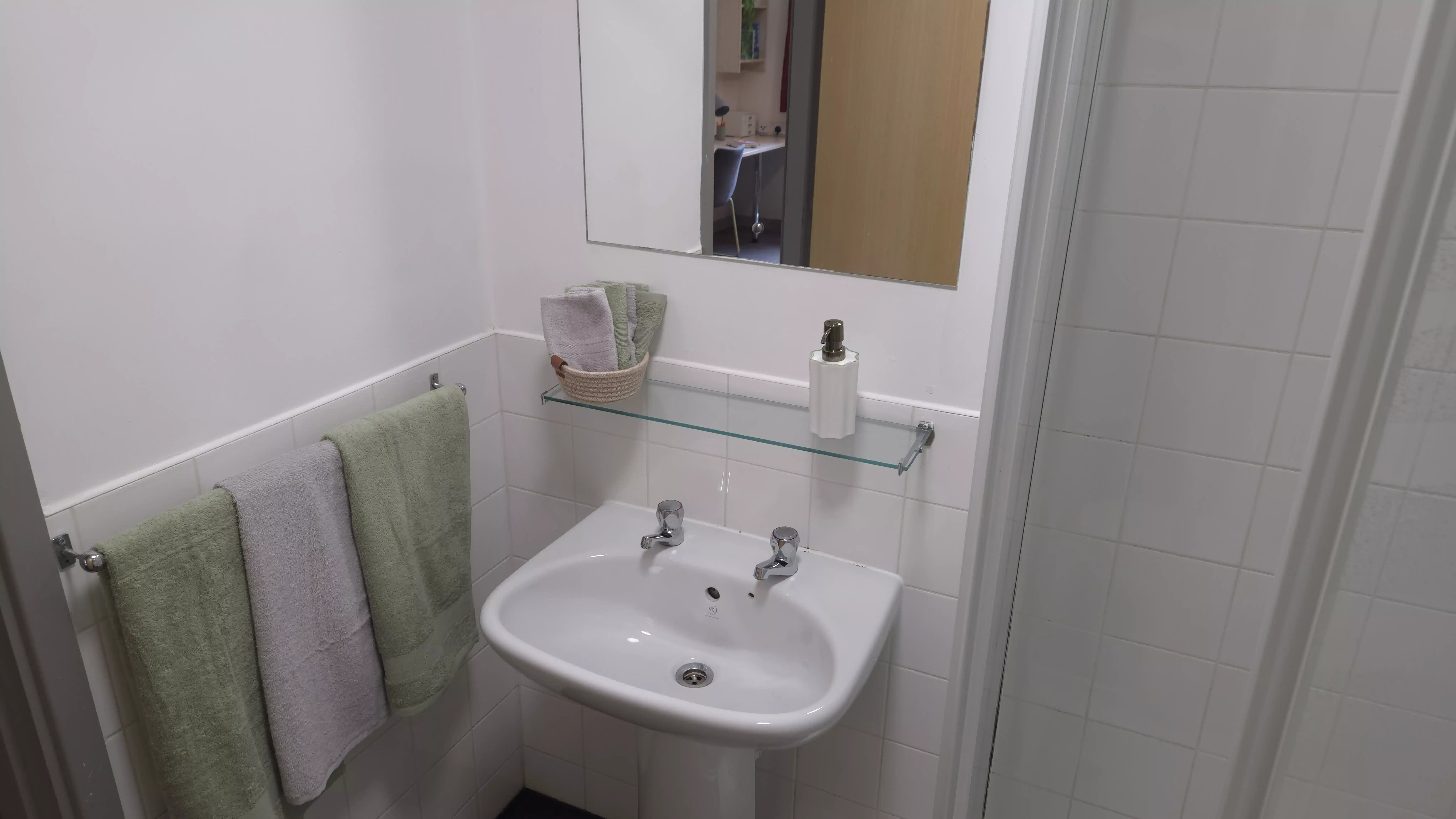 Premium Studio - Bathroom
