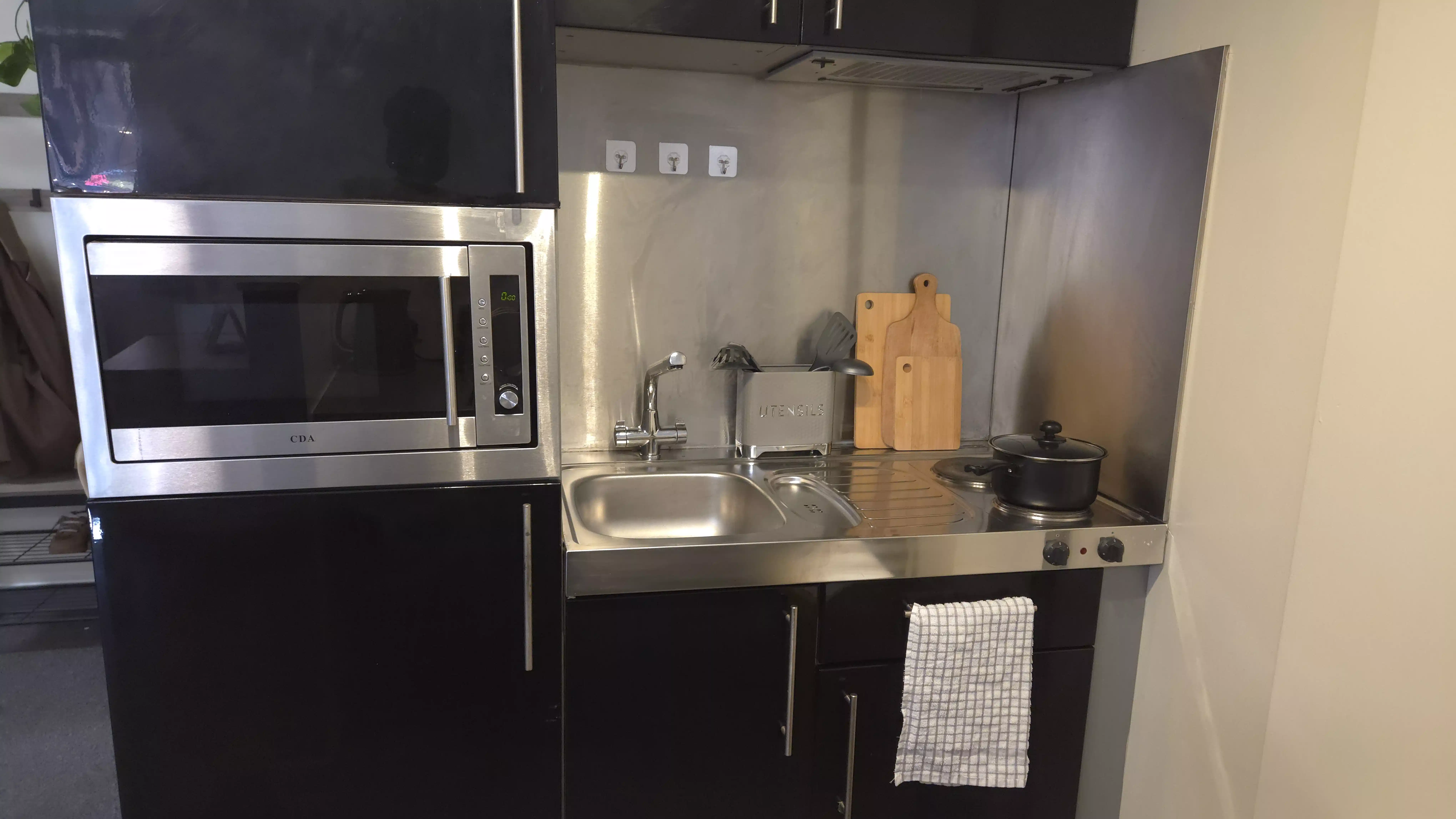 Premium Studio - Kitchen