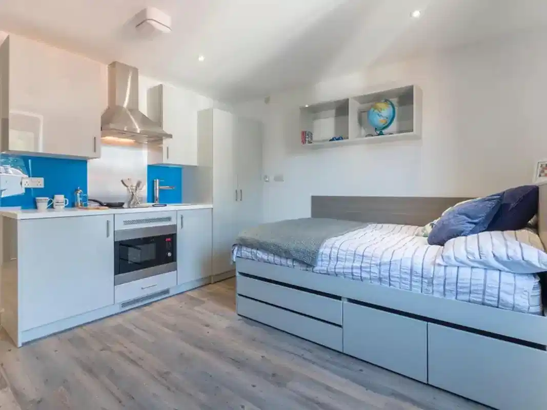 Premium Gold Studio - Bedroom