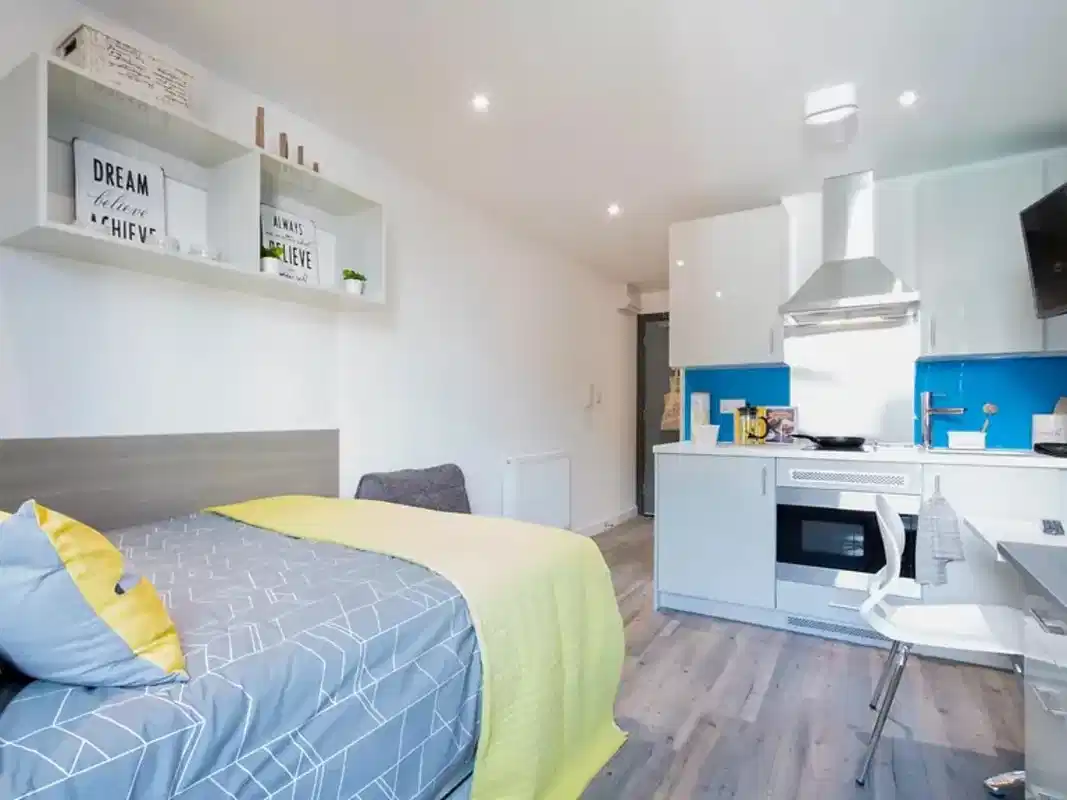 Premium Gold Studio - Bedroom