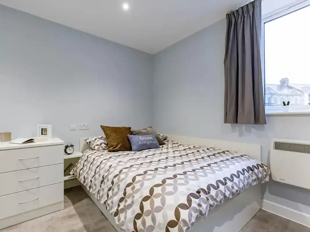 7 Bed Club Studio - Bedroom