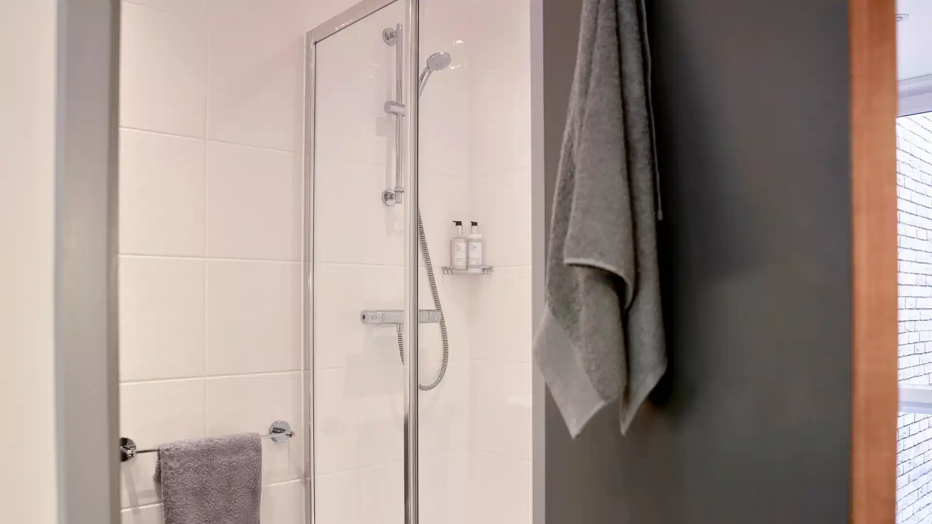 Bronze Studio Premium (Balcony) - Bathroom