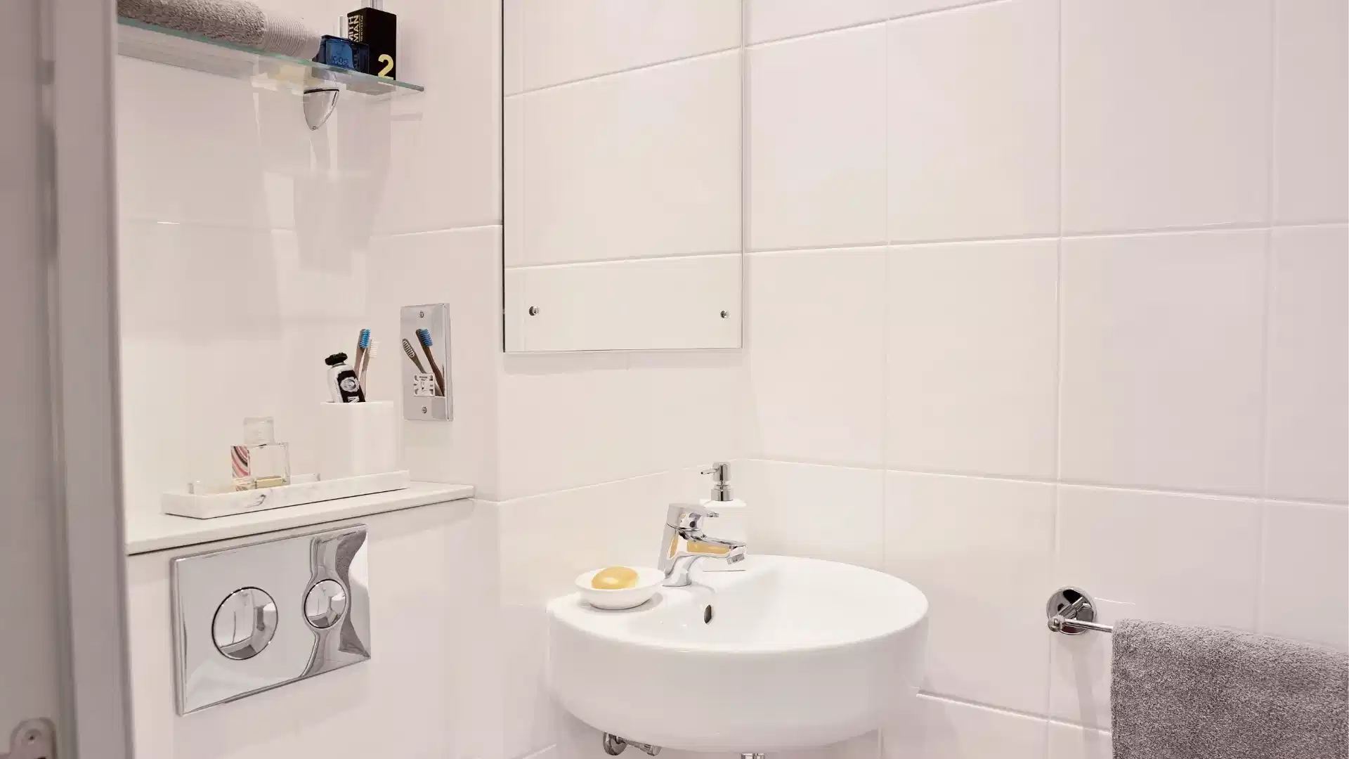 Bronze Studio Premium (Balcony) - Bathroom