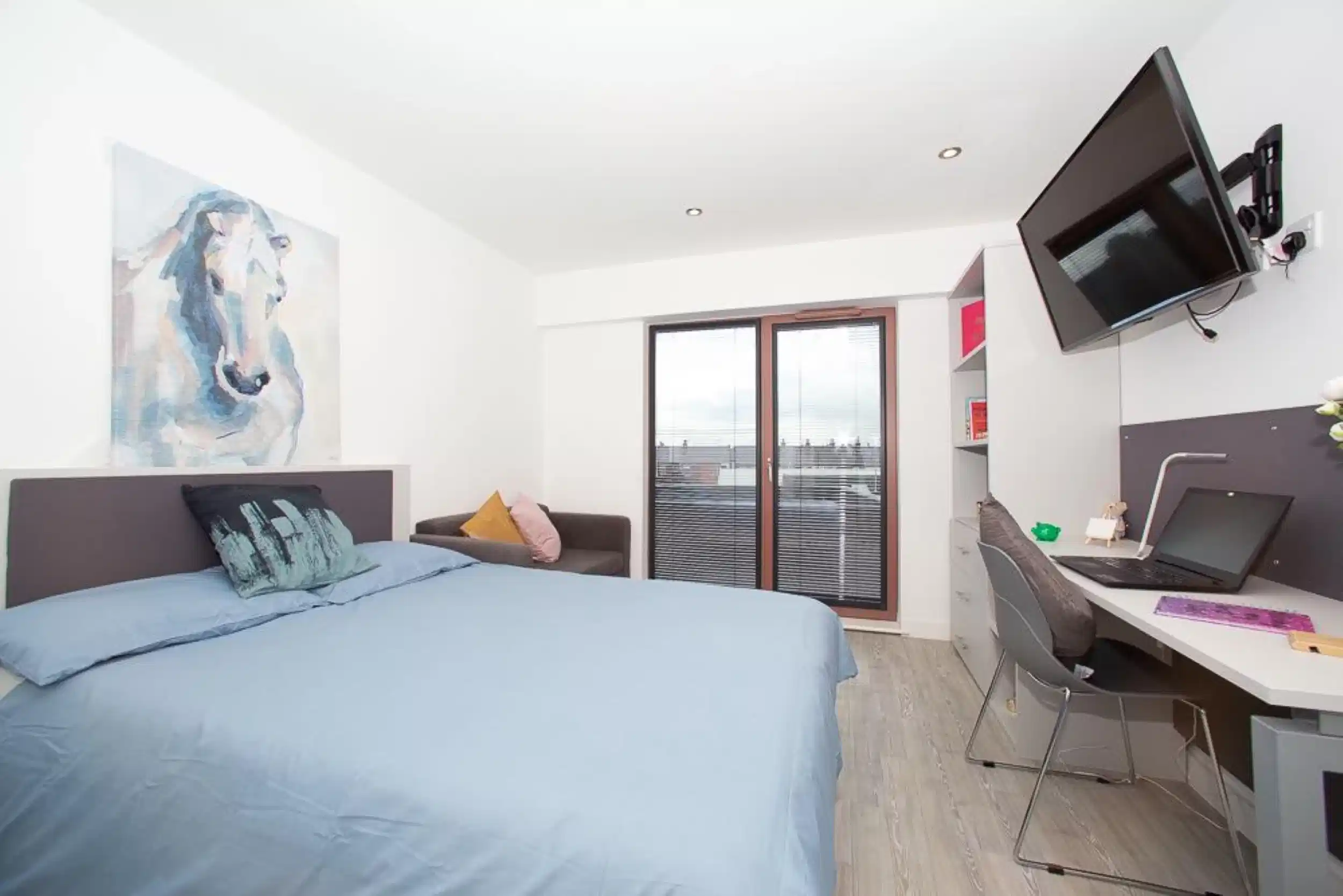 Bronze Studio - Bedroom