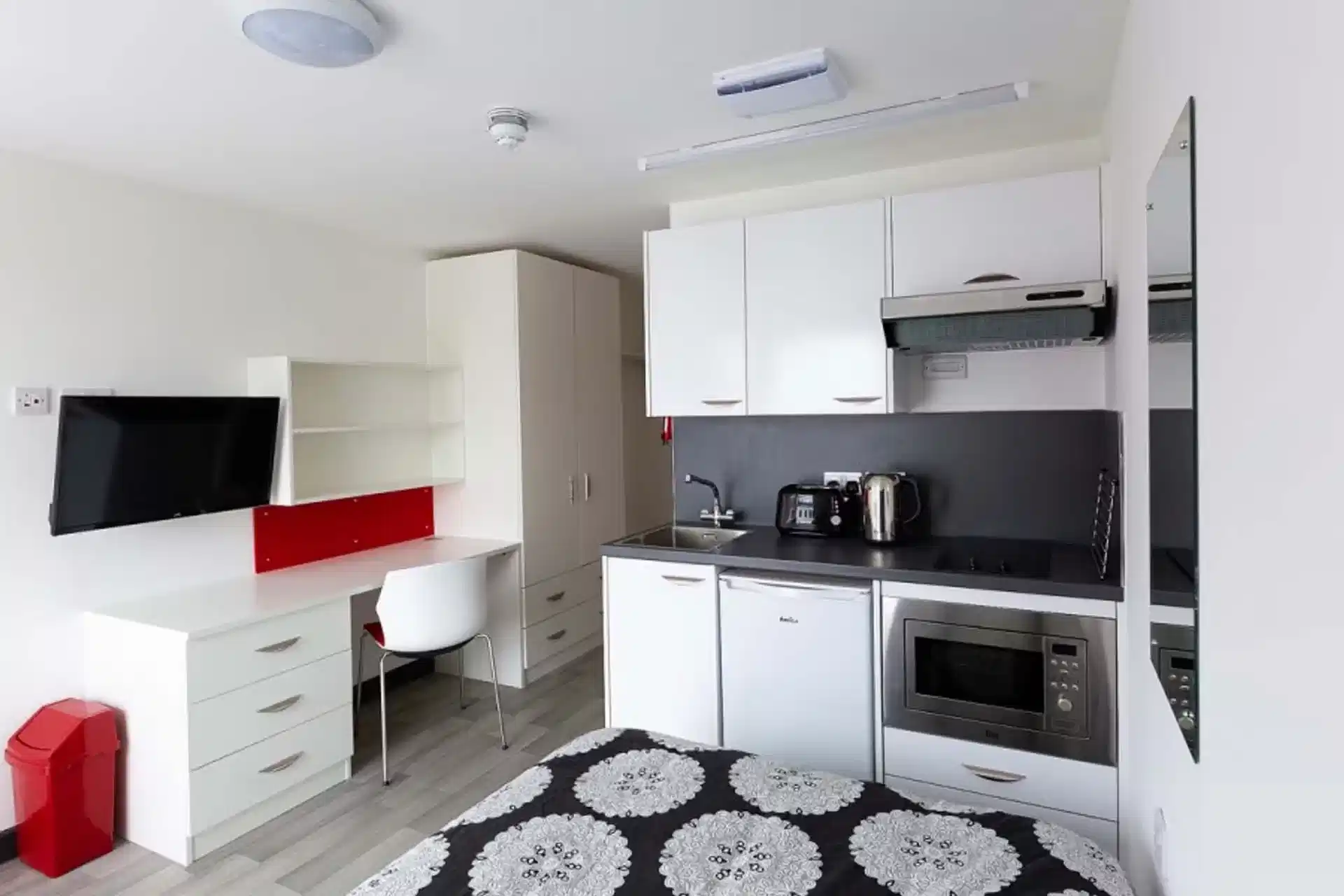 Classic Studio - Kitchen